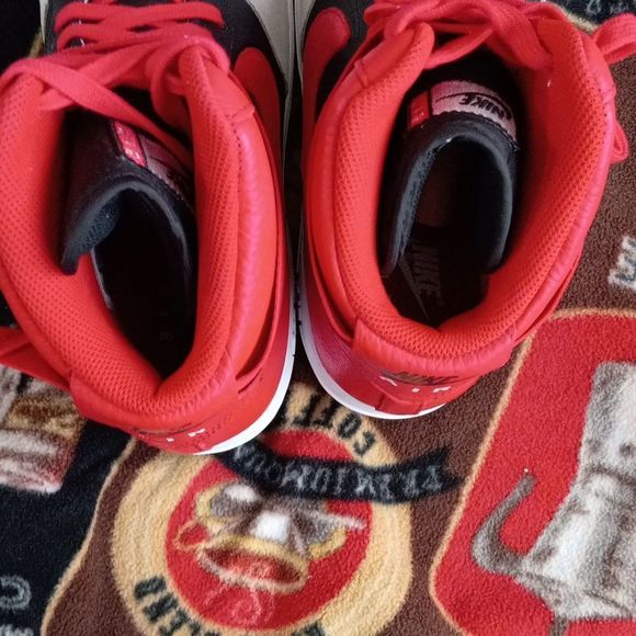 Nike Air Force 1 High LV8 Wolf Gray & Red - Picture 8 of 10